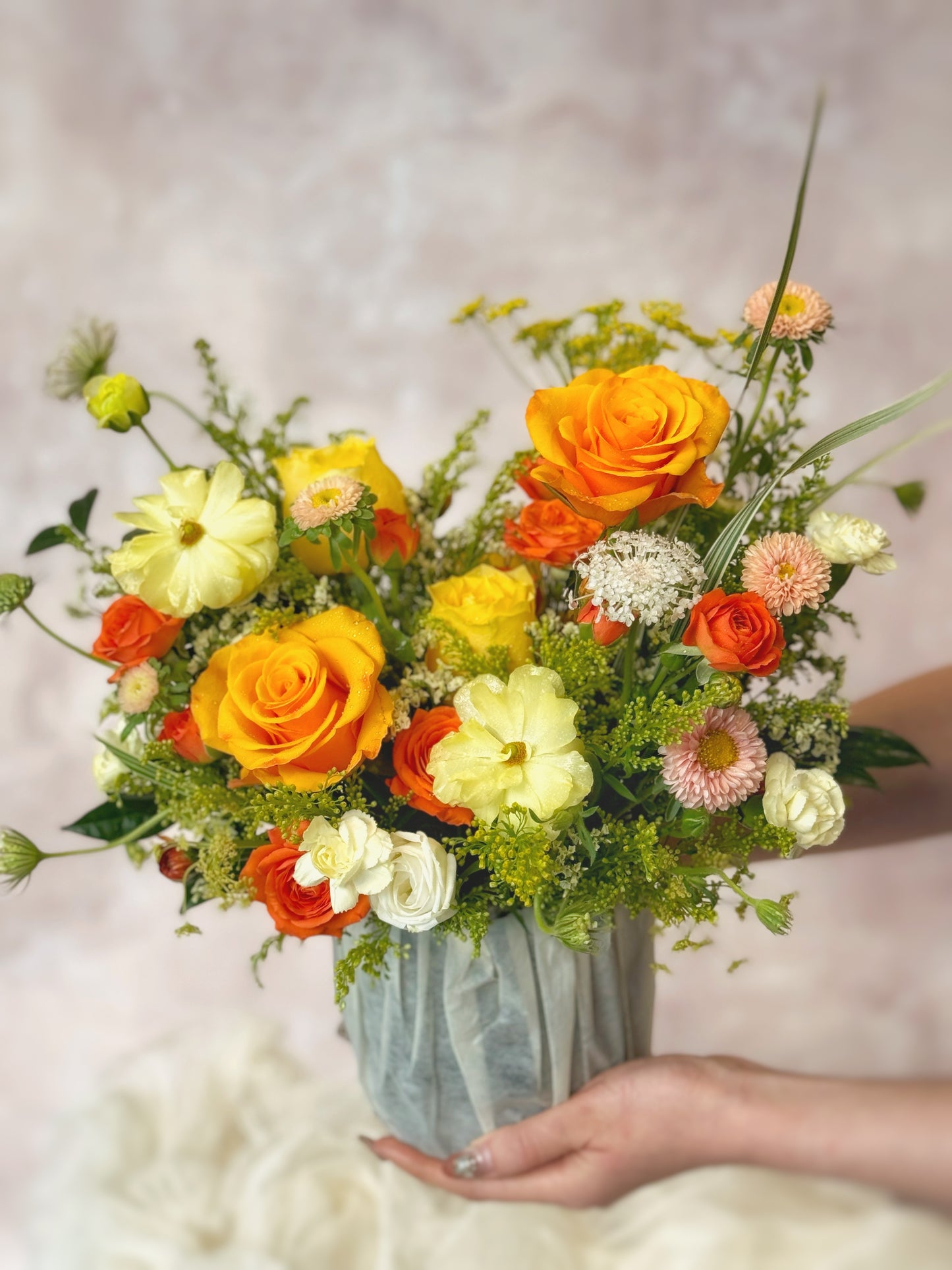 Goldie fresh flowers bloom box luxe size close view