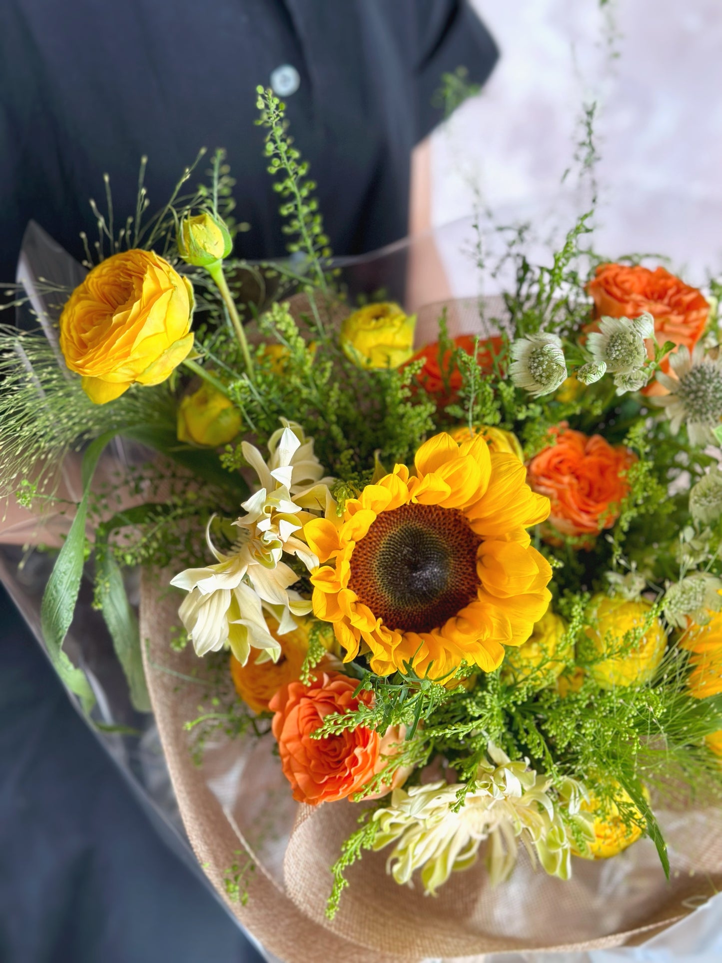 Close up view of a bright and vibrant fresh flowers bouquet