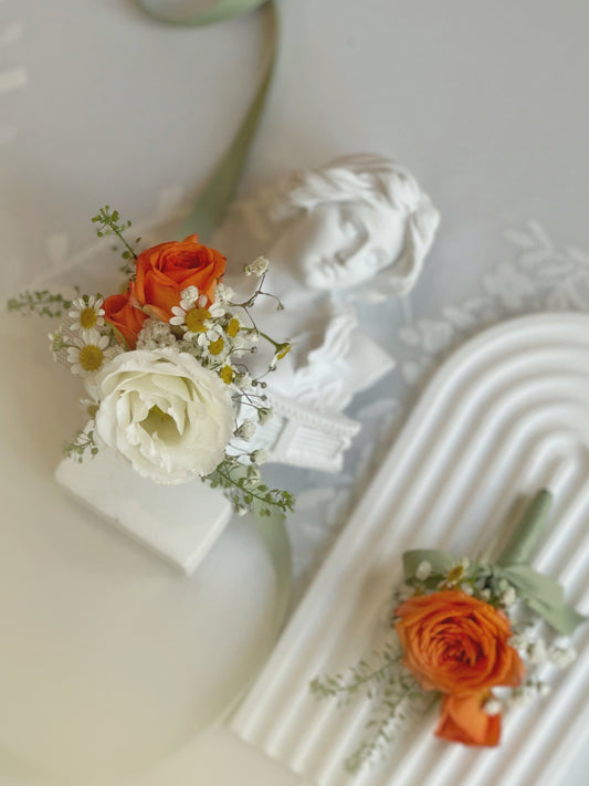 front view of Kitsu fresh flowers boutonniere and wrist corsage set for wedding and other occasions. 