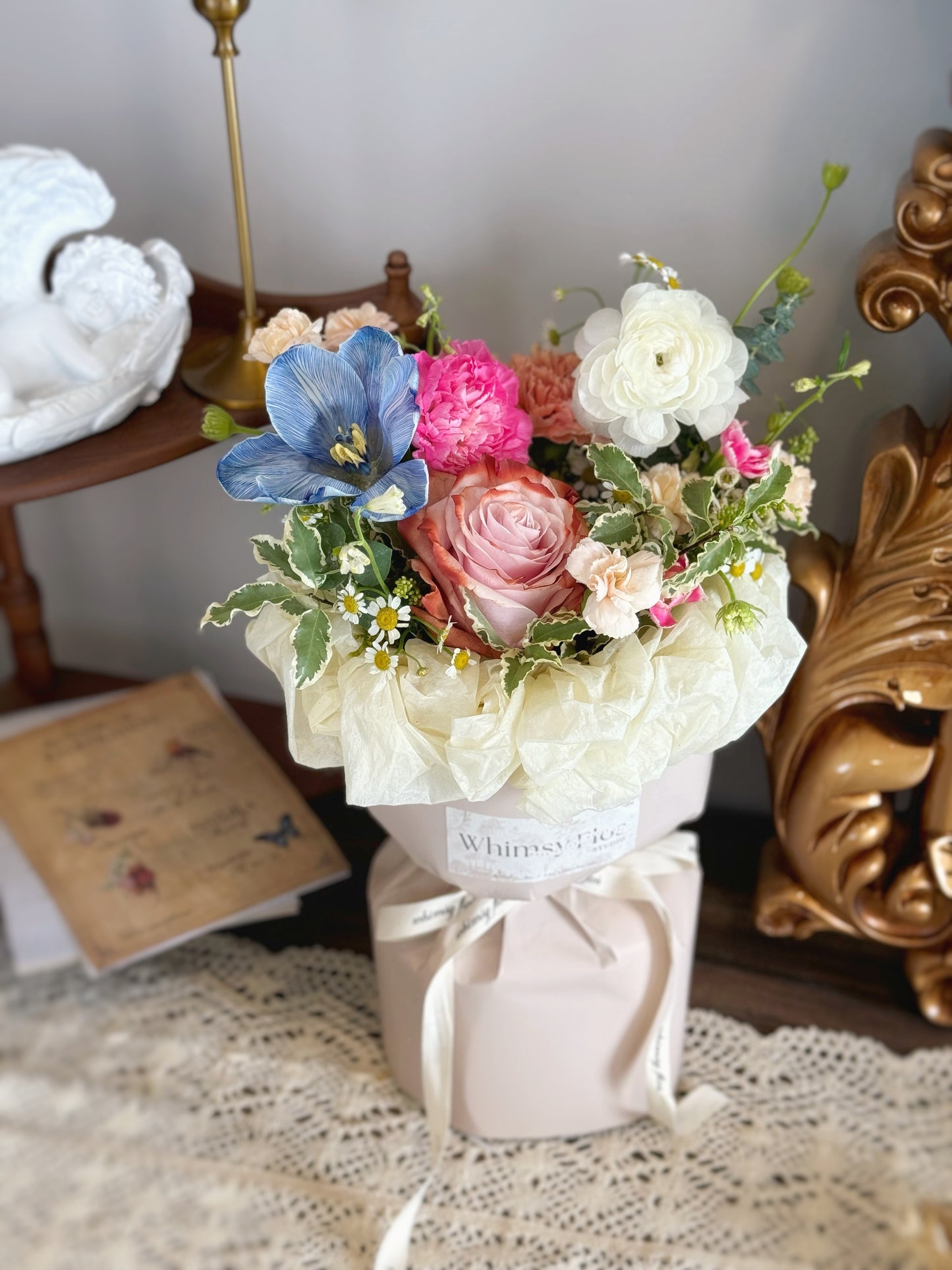 weekly flowers round bouquet, top view