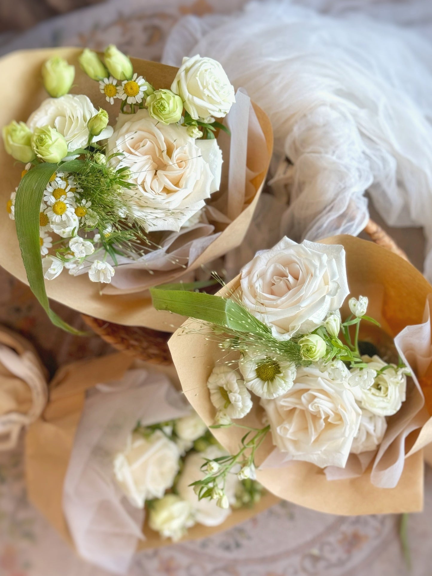 Weekly flowers fresh flowers small bouquet white rose mix top view