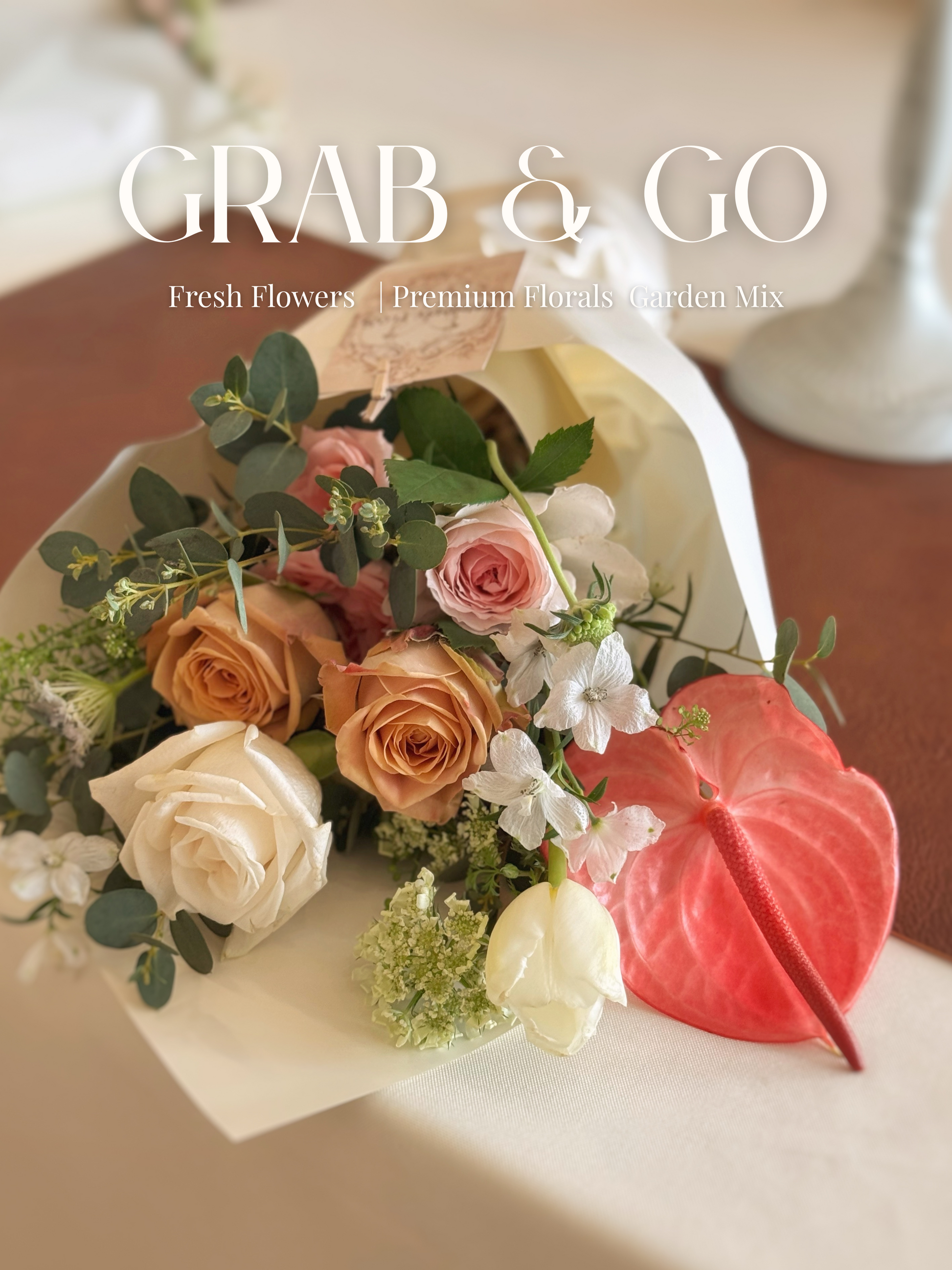 close-up of tulip petals, anthurium texture, and soft fillers, emphasizing freshness and floral detail.

特写镜头聚焦郁金香花瓣、火鹤花质感与细腻配花，细节满满，质感出众。